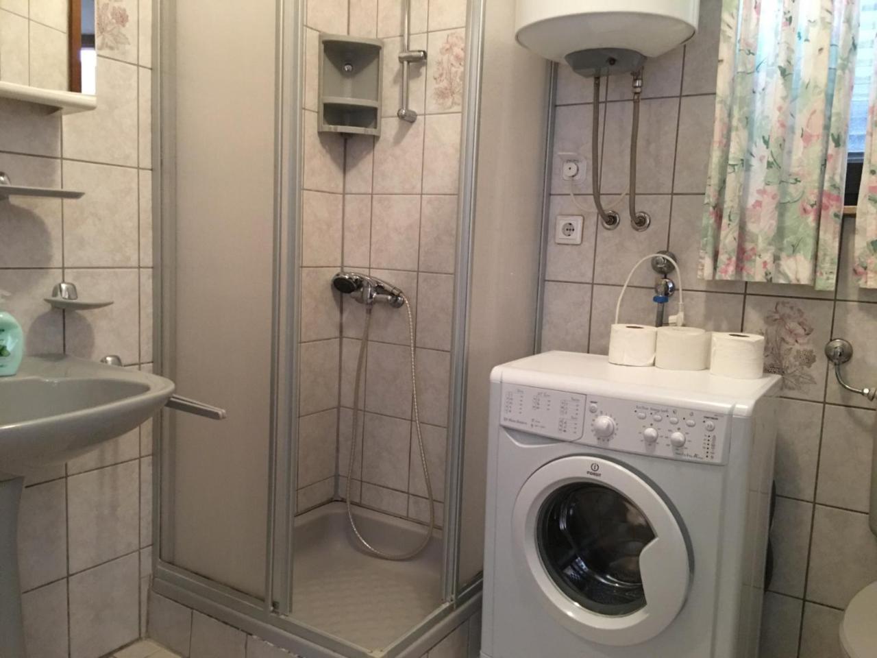 Ara-Aradi Apartment Baska  Ngoại thất bức ảnh